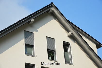 Mehrfamilienhaus in 37632 Eschershausen